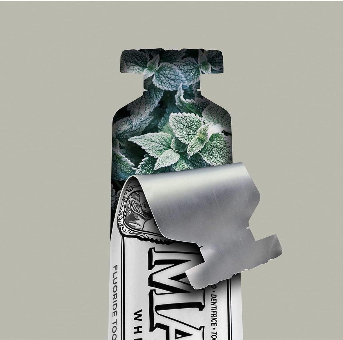 Marvis - Pasta de dientes Whitening Mint 85 ml para blanqueamiento dental profesional, con sílice equilibrada y flúor, fórmula vegana sin conservantes, sabor a menta fresca duradera