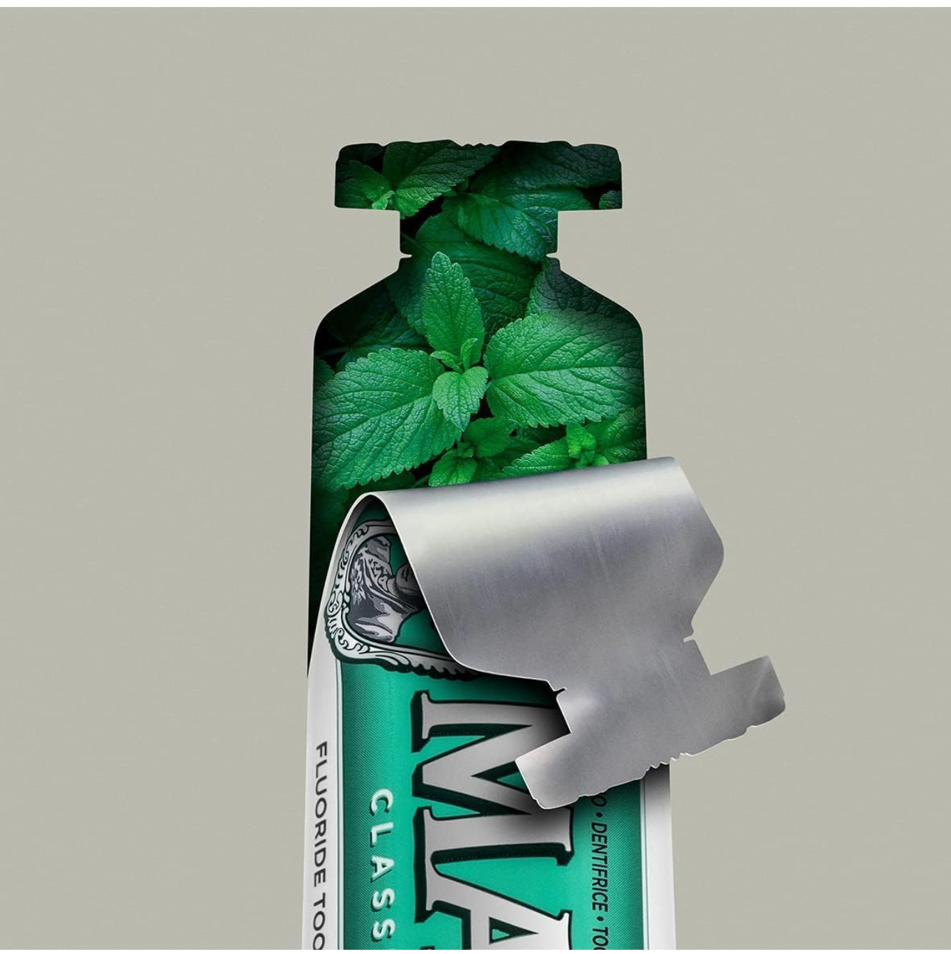 Marvis - Pasta de dientes Classic Strong Mint 85 ml para cuidado bucal intensivo con menta piperita pura, frescor ártico duradero y protección contra caries con flúor + xilitol